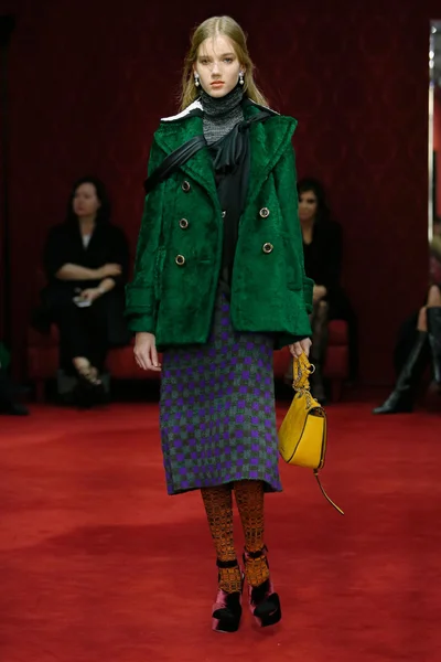 Look 15